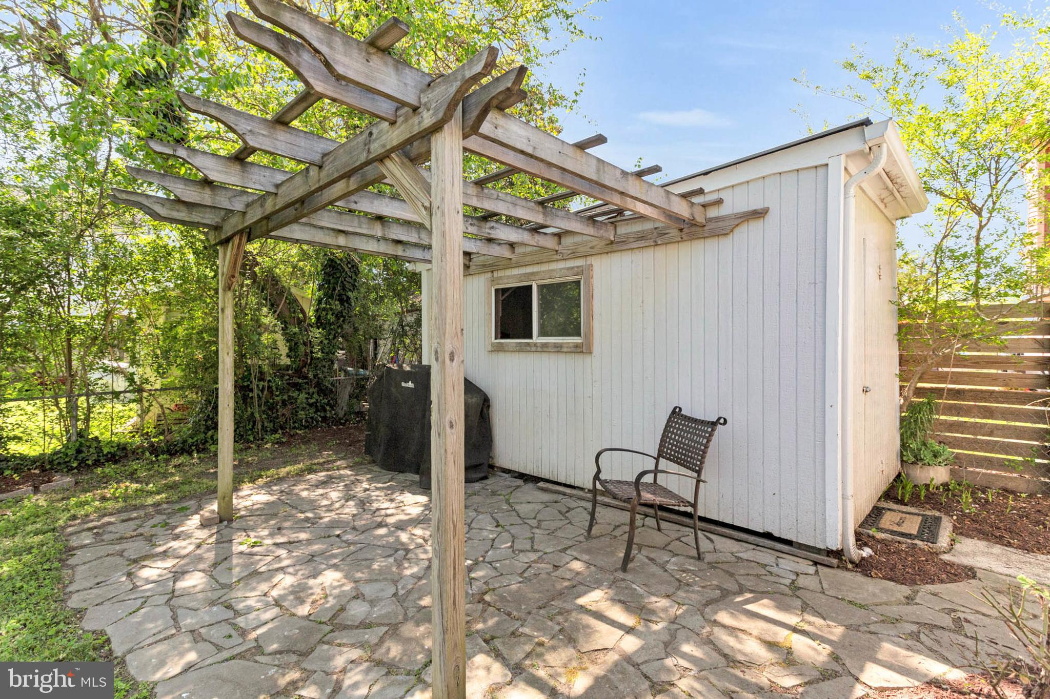 WOODLAND BEACH - Residential