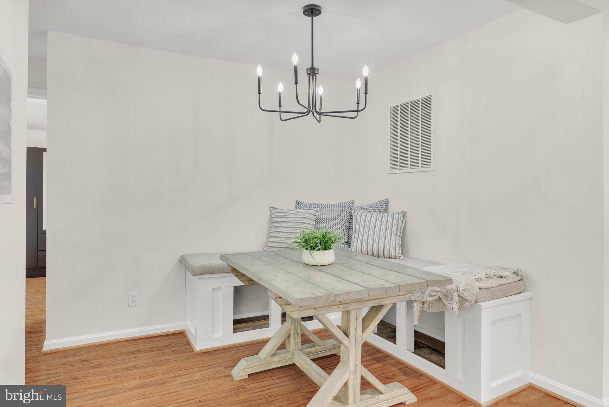 WOODLAND BEACH - Residential