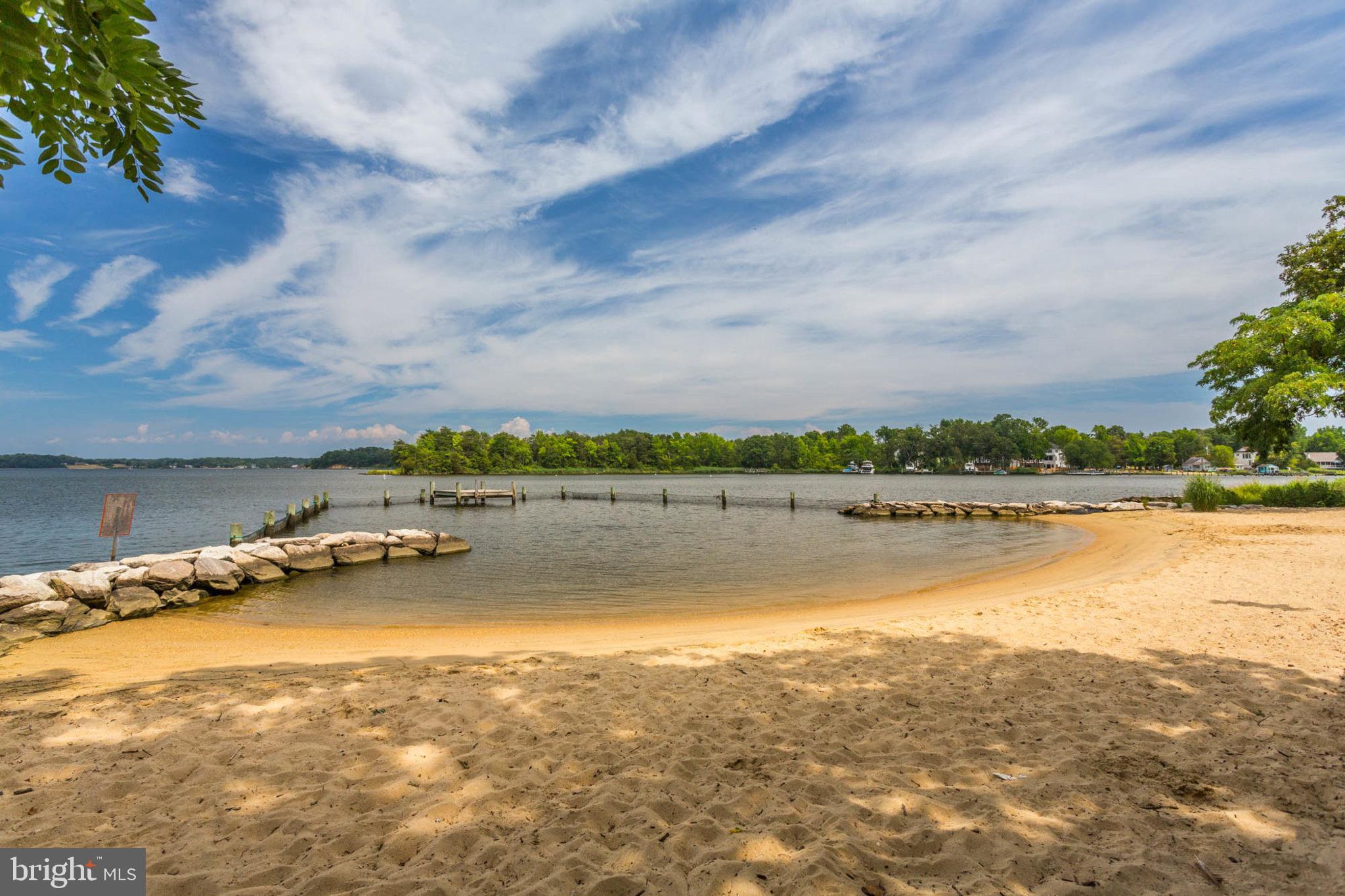 WOODLAND BEACH - Residential