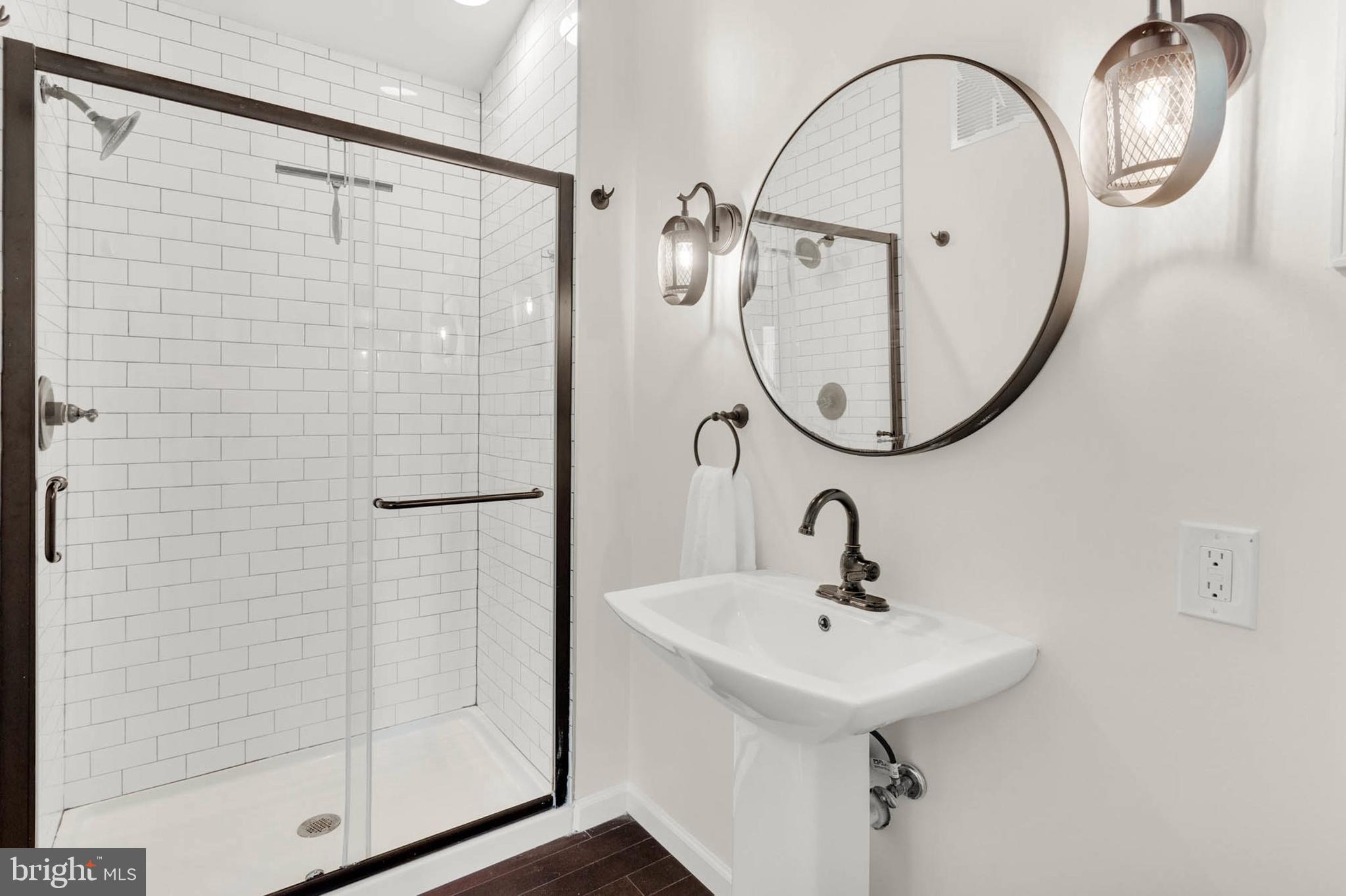 WOODLAND BEACH - Residential