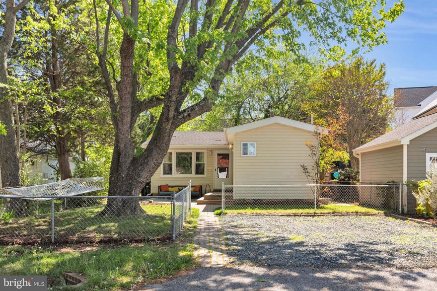 Welcome to the perfect beach bungalow!  This adorable home packs a big punch, offering three bedrooms, two full bathrooms, a spacious kitchen and beautiful views of Almshouse Creek.  Relax on your front patio with friends and family or lounge in your hammock watching the boats go by.  Located in the heart of Woodland Beach, this community offers 5 beaches, community docks, a marina, multiple boat ramps, playgrounds, and green spaces. Come live the Woodland Beach lifestyle and be on vacation all year round!
Updates include: hot water heater (2024), well pump (2024), wash machine (2024), dryer (2021), roof (2017)