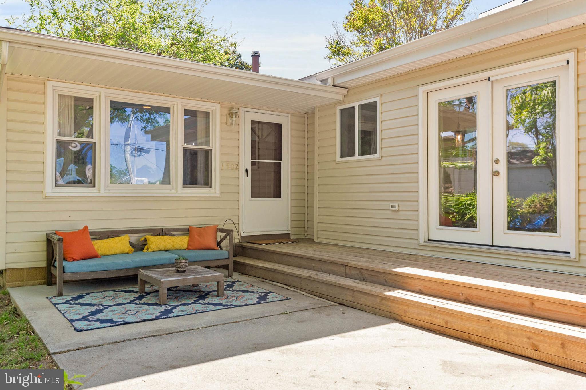 WOODLAND BEACH - Residential