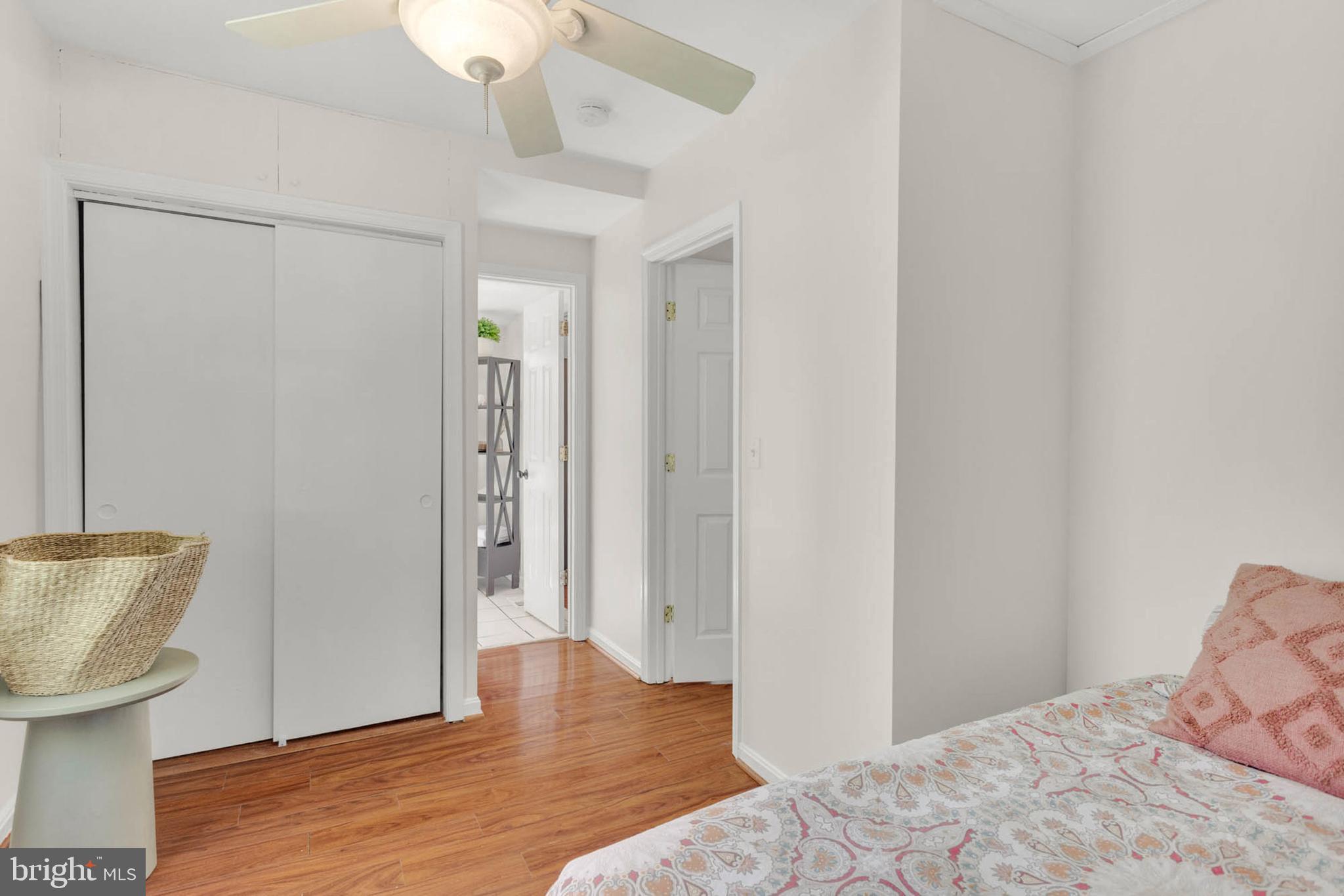 WOODLAND BEACH - Residential