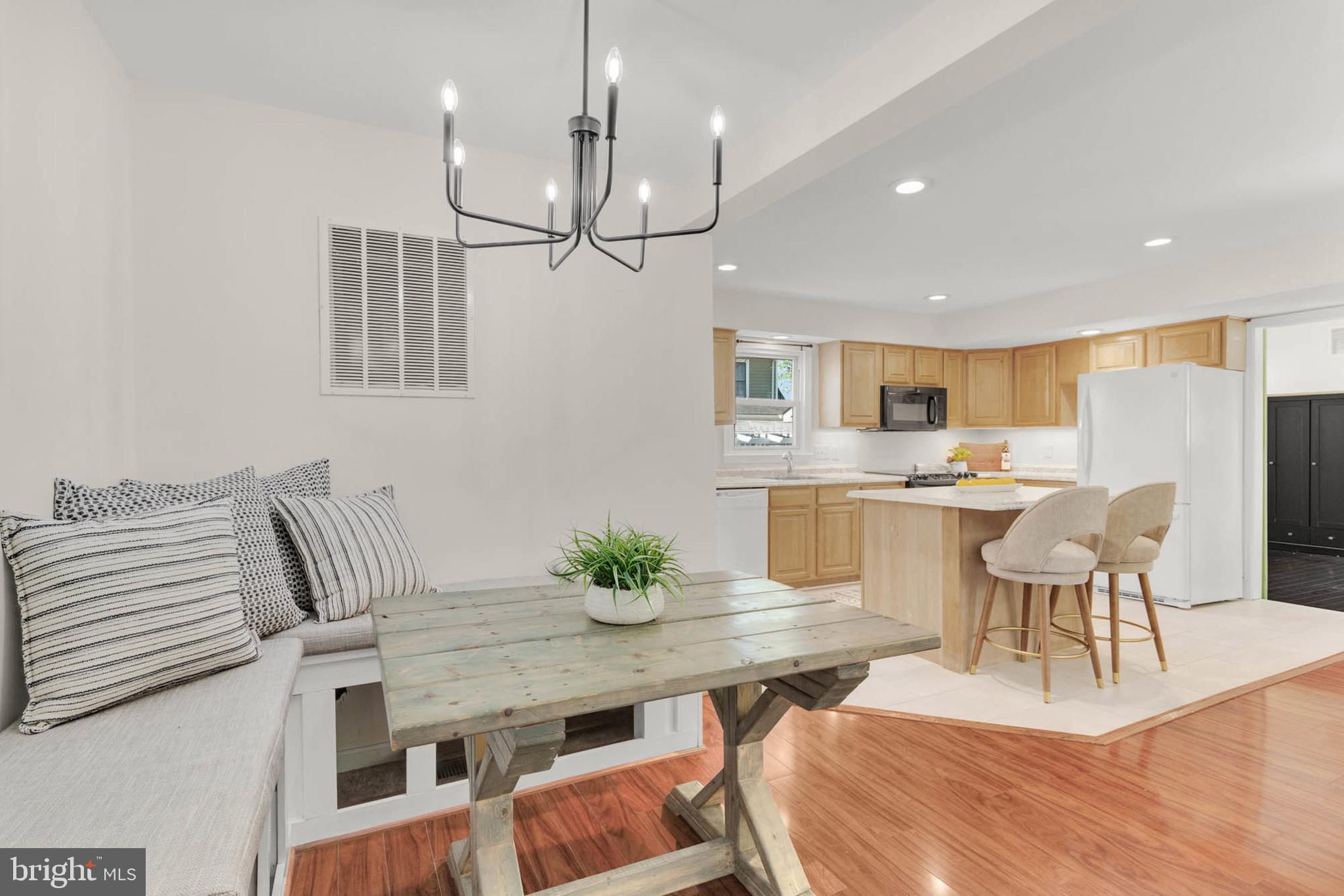 WOODLAND BEACH - Residential