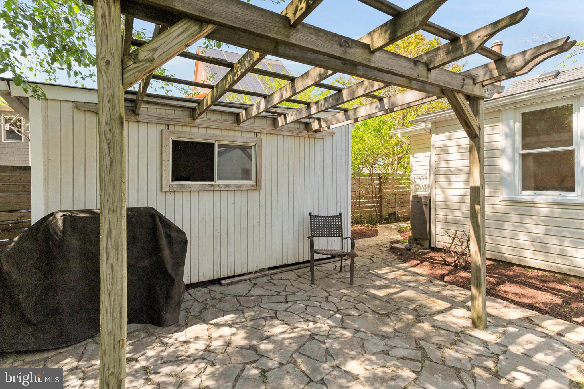 WOODLAND BEACH - Residential