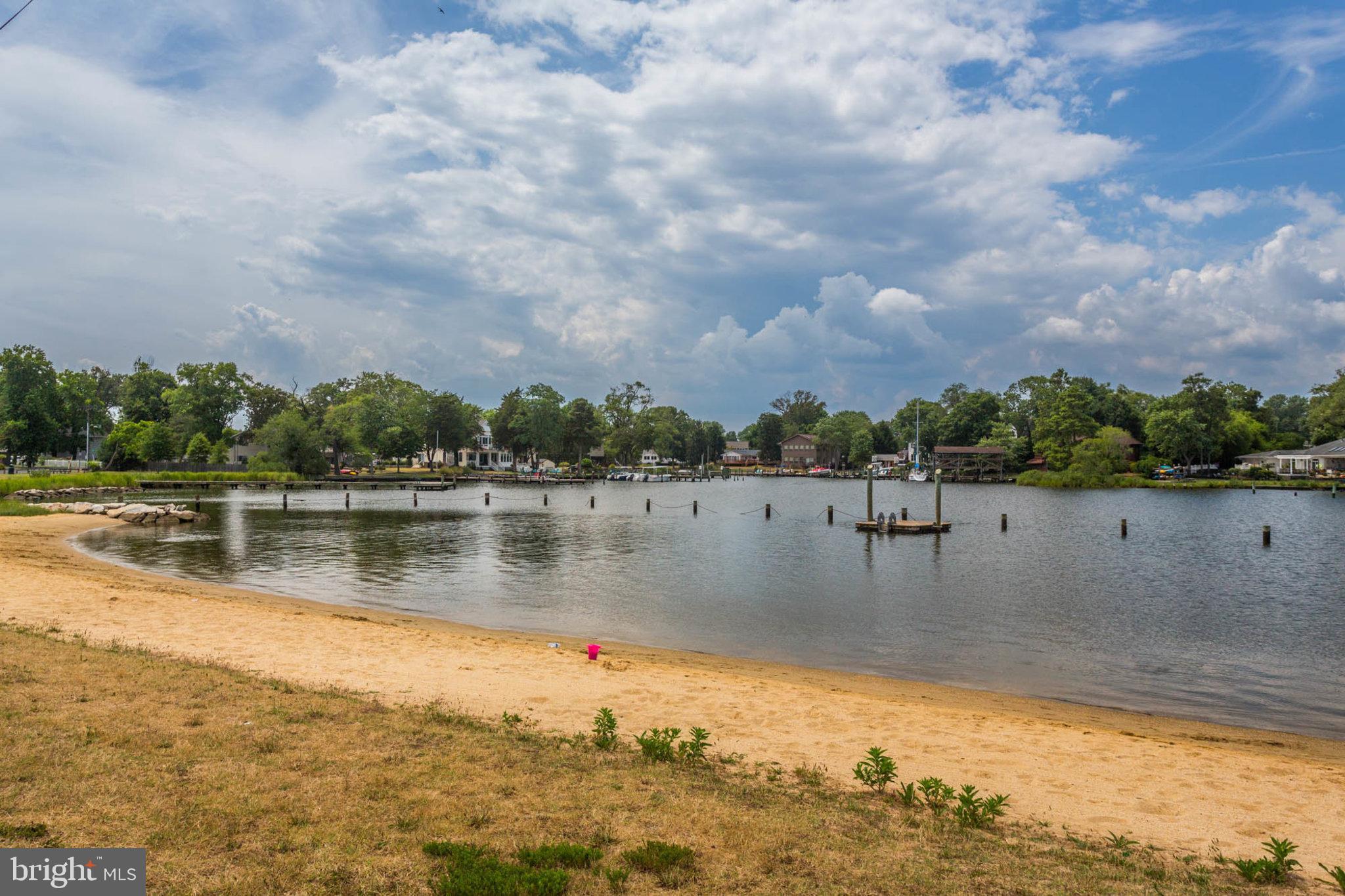 WOODLAND BEACH - Residential