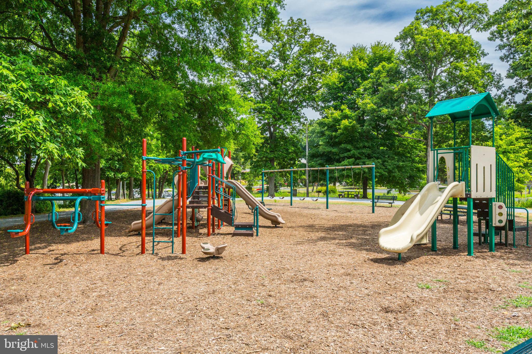 WOODLAND BEACH - Residential