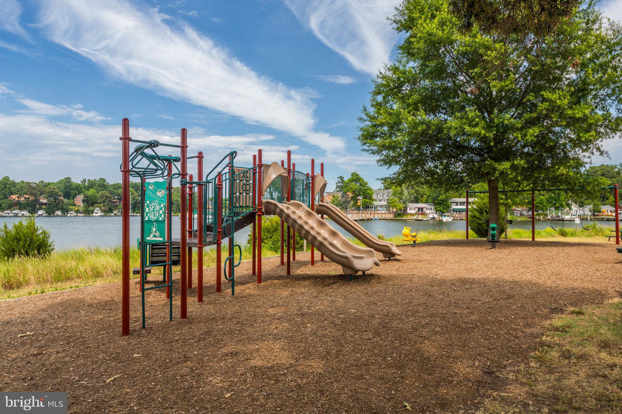 WOODLAND BEACH - Residential