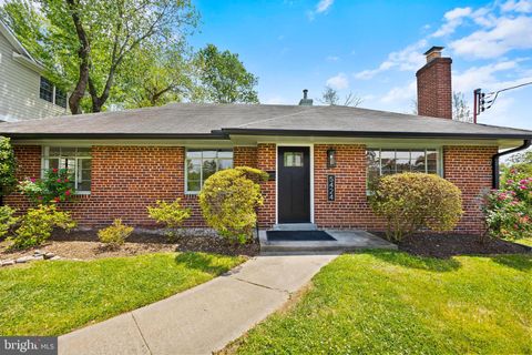 Photo of 5424 21st Street N, ARLINGTON, VA 22205 (MLS # VAAR2073462)