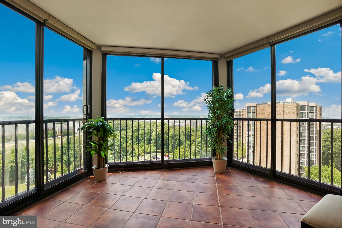 MONTEBELLO - Residential