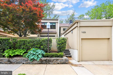 Townhouse For Rent - 1626 Waters Edge Lane<br/> Fairfax County, RESTON, VA 20190