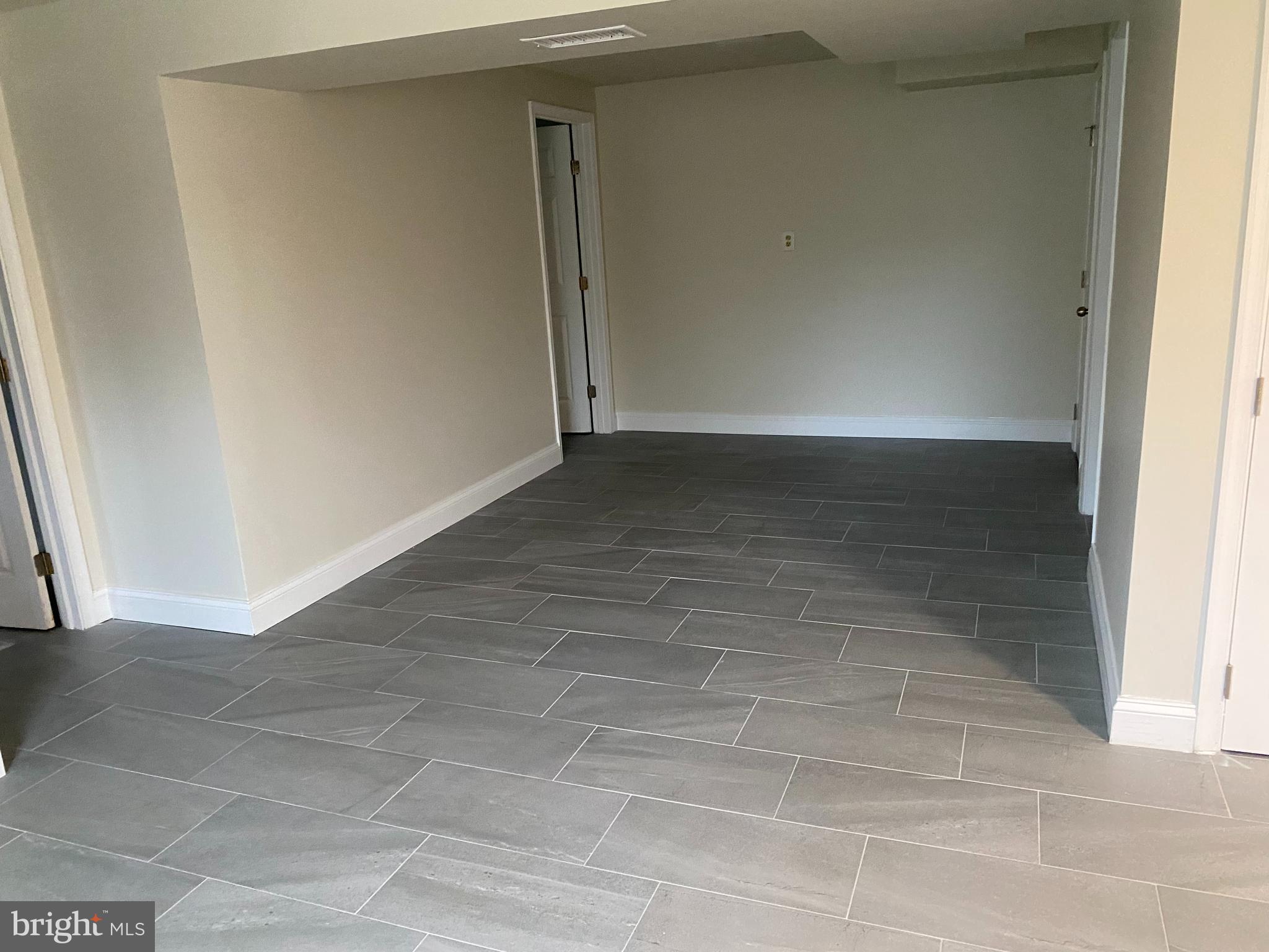 CALVERTON - Residential Lease