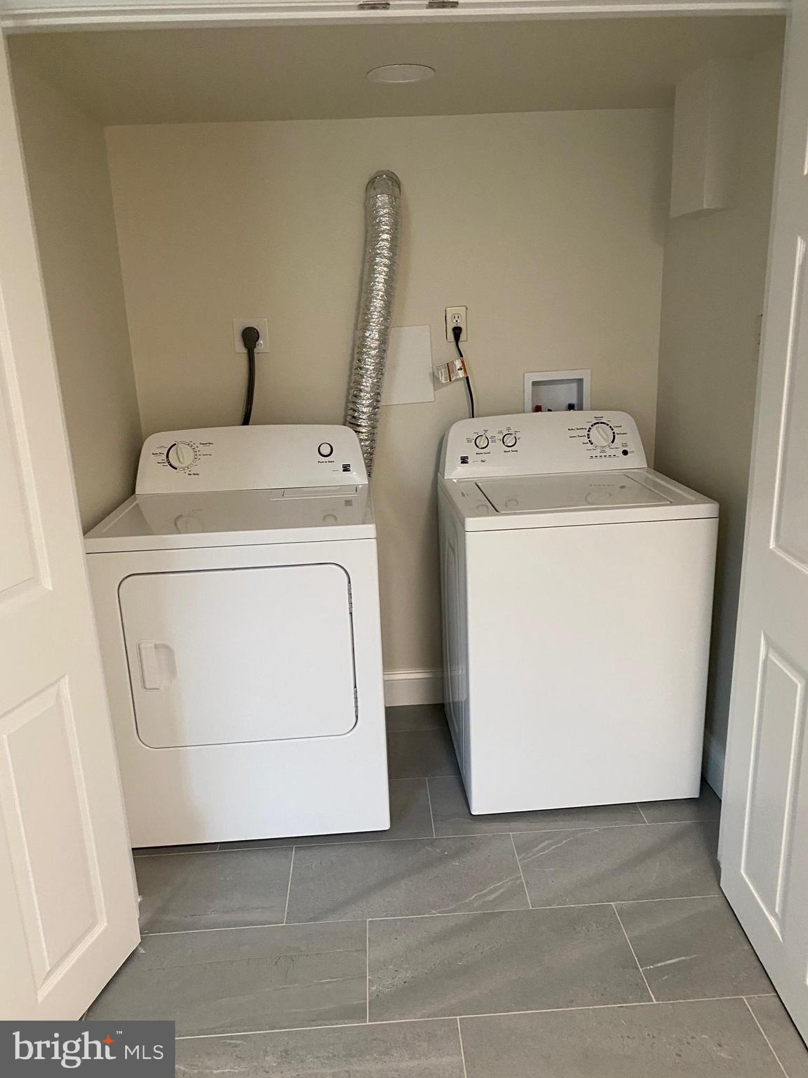 CALVERTON - Residential Lease