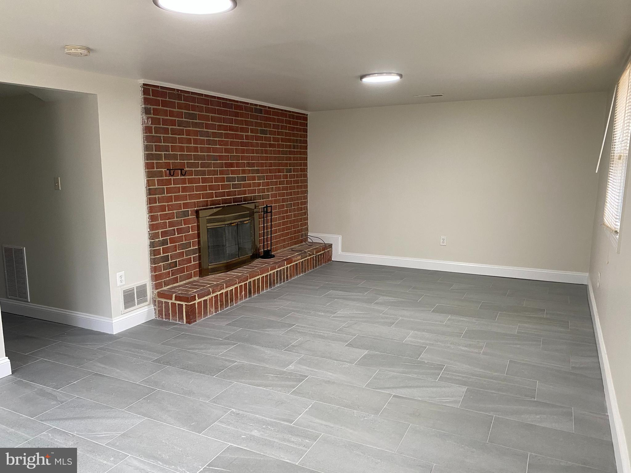 CALVERTON - Residential Lease