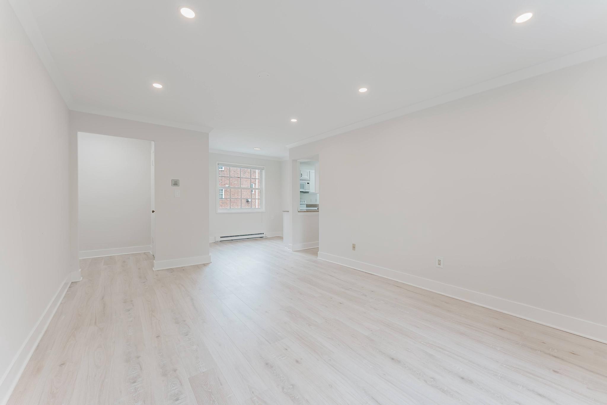 1718 W ABINGDON DRIVE 202