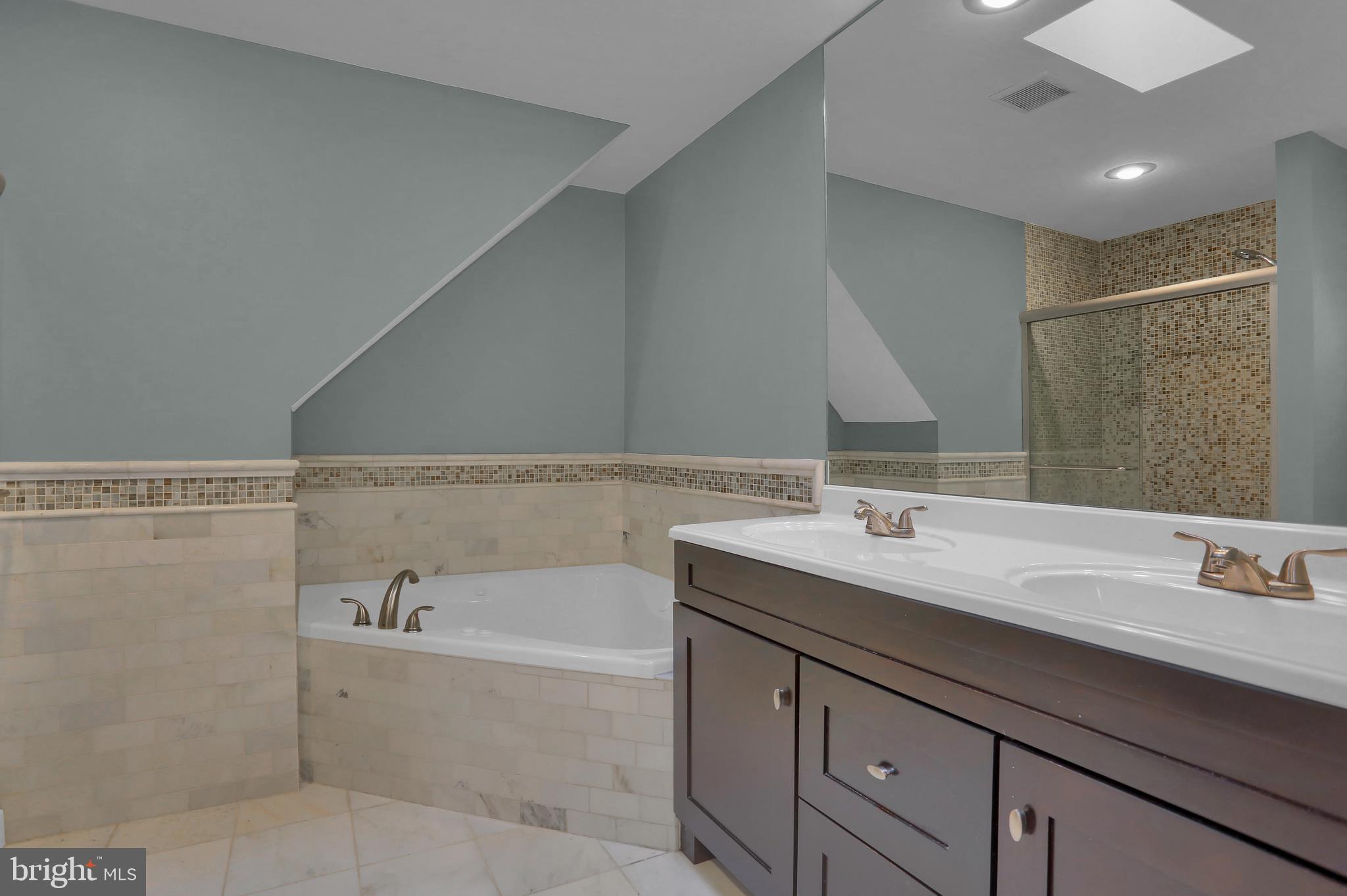 OAKCREST - Residential