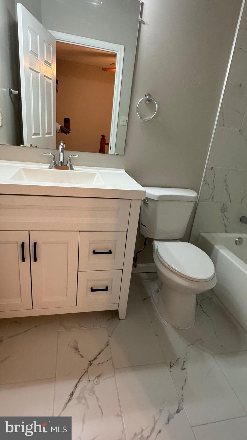 GUNNERS LAKE VILLAGE - Residential Lease