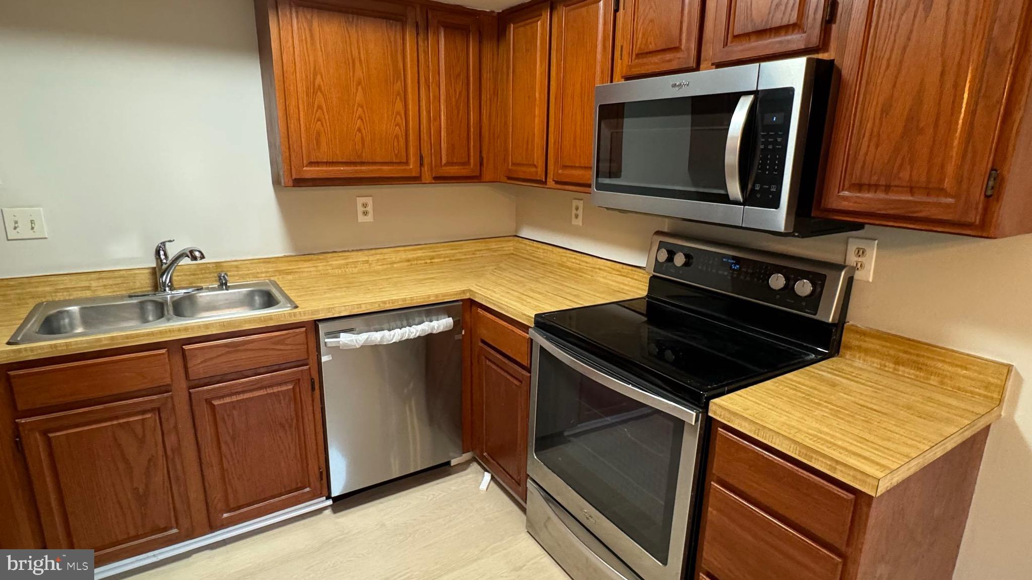 GUNNERS LAKE VILLAGE - Residential Lease