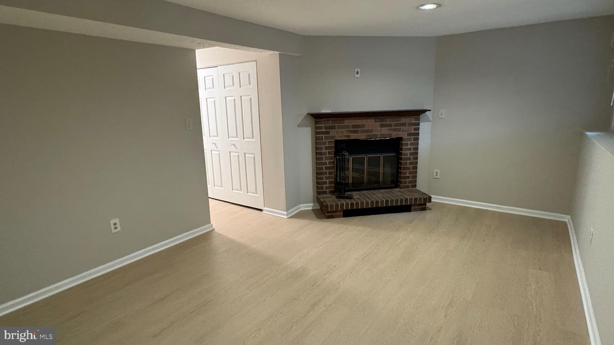 GUNNERS LAKE VILLAGE - Residential Lease