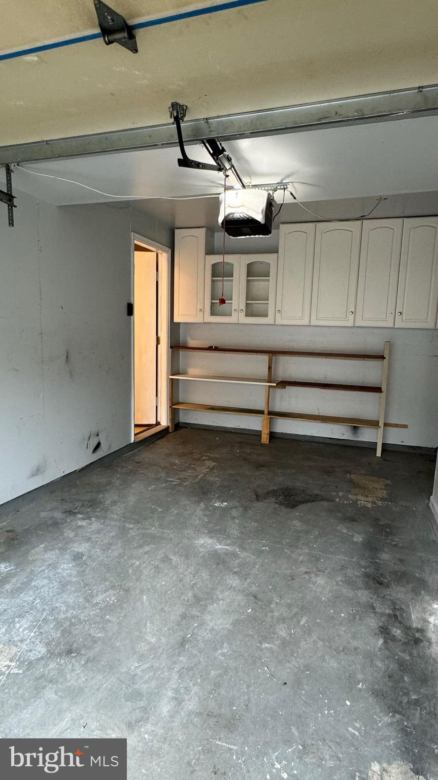 GUNNERS LAKE VILLAGE - Residential Lease