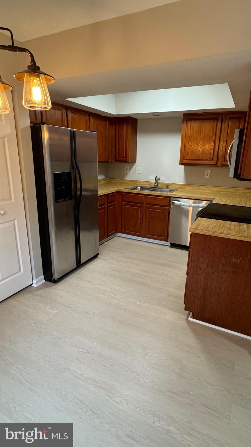 GUNNERS LAKE VILLAGE - Residential Lease