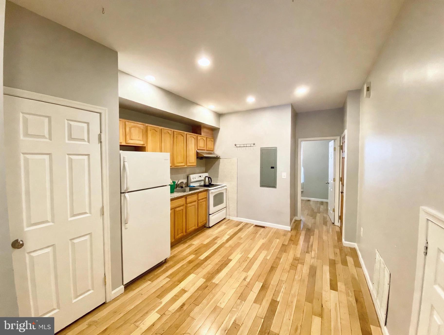 1702 LINCOLN ROAD NE 2