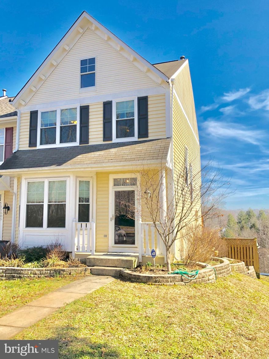 LOCATION LOCATION LOCATION! Rare! Gorgeous! TH Renovated Kitchen with granite counters,SS appliances, new cabinets, glass title back splash and beautiful views of the Occoquan Reservoir. Wait till you see the Master Bedroom & Bath. Spectacular Remodel with three headed tile shower. The lower level has den,full bath and rec room. Newer windows!