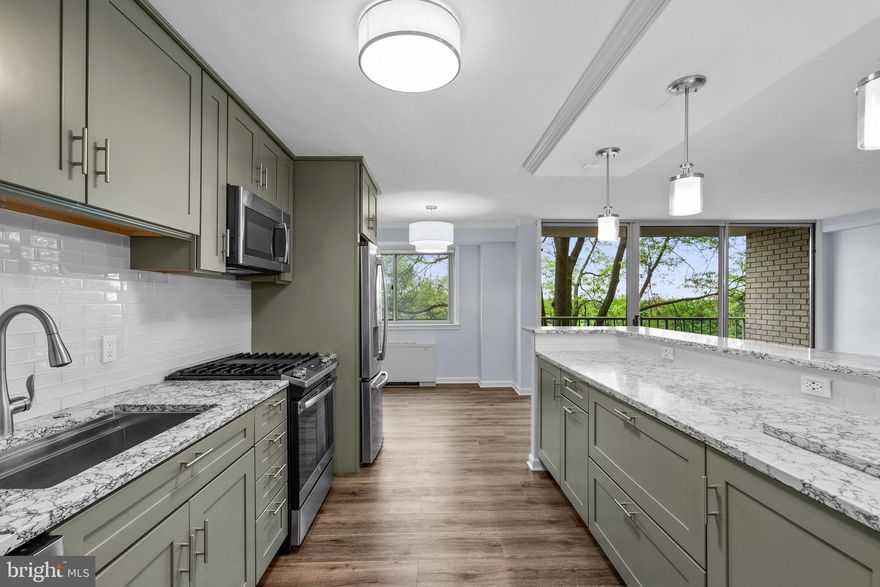 *For showings, if you do not have an agent, please contact: Vanessa Ghee (202) 290-4320.* Prime Location and beautifully remodeled condo tucked away in Park Place! Featuring 2 bedrooms, 2 bathrooms, custom closet organizers in the primary suite, fresh paint, and updated LVP flooring throughout! Enjoy the completely remodeled kitchen with all-new quartz countertops, cabinetry, lighting, and Stainless Steel Appliances. Additionally, the owner opened up the kitchen space allowing more light flow, and added a beautiful breakfast bar. Enjoy and relax with amenities that you will want to come home to. Outdoor pool with a lifeguard on duty, updated fitness center, party room, bicycle storage, 24 hour concierge (packages delivered to your door). All utilities except cable and internet are included! Enjoy the great outdoors on your private balcony or take a walk across the street to Historic Fort Ward Park. A short commute home from Washington DC or National Landing. Close to major commuter routes, shopping, schools walking/bike trails, a bus stop out front takes you to Pentagon City Metro or an easy commute to DC. Pets are welcome! Apply online at Longandfoster.com today!