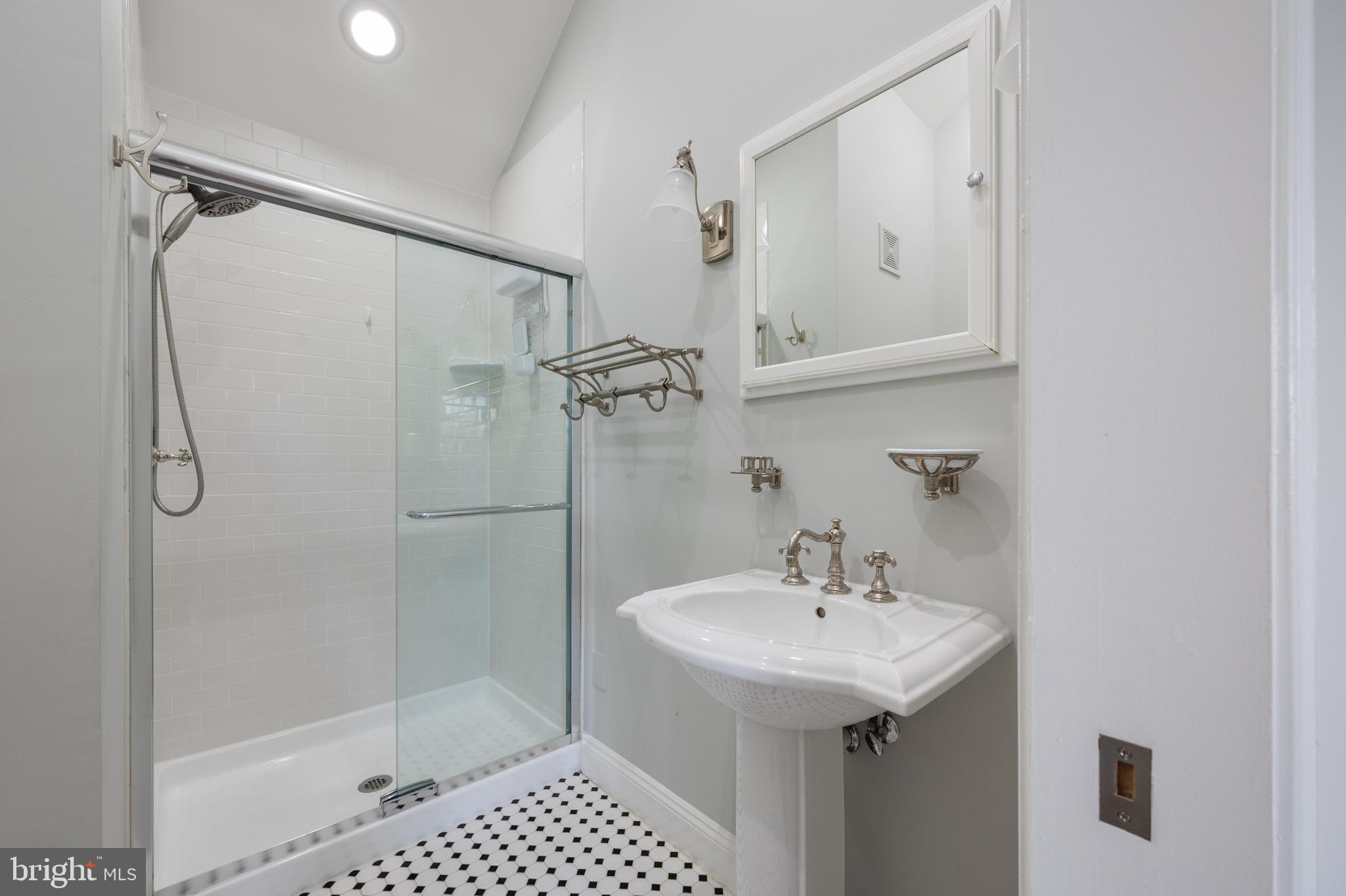 OLD TOWN VILLAGE - Residential Lease