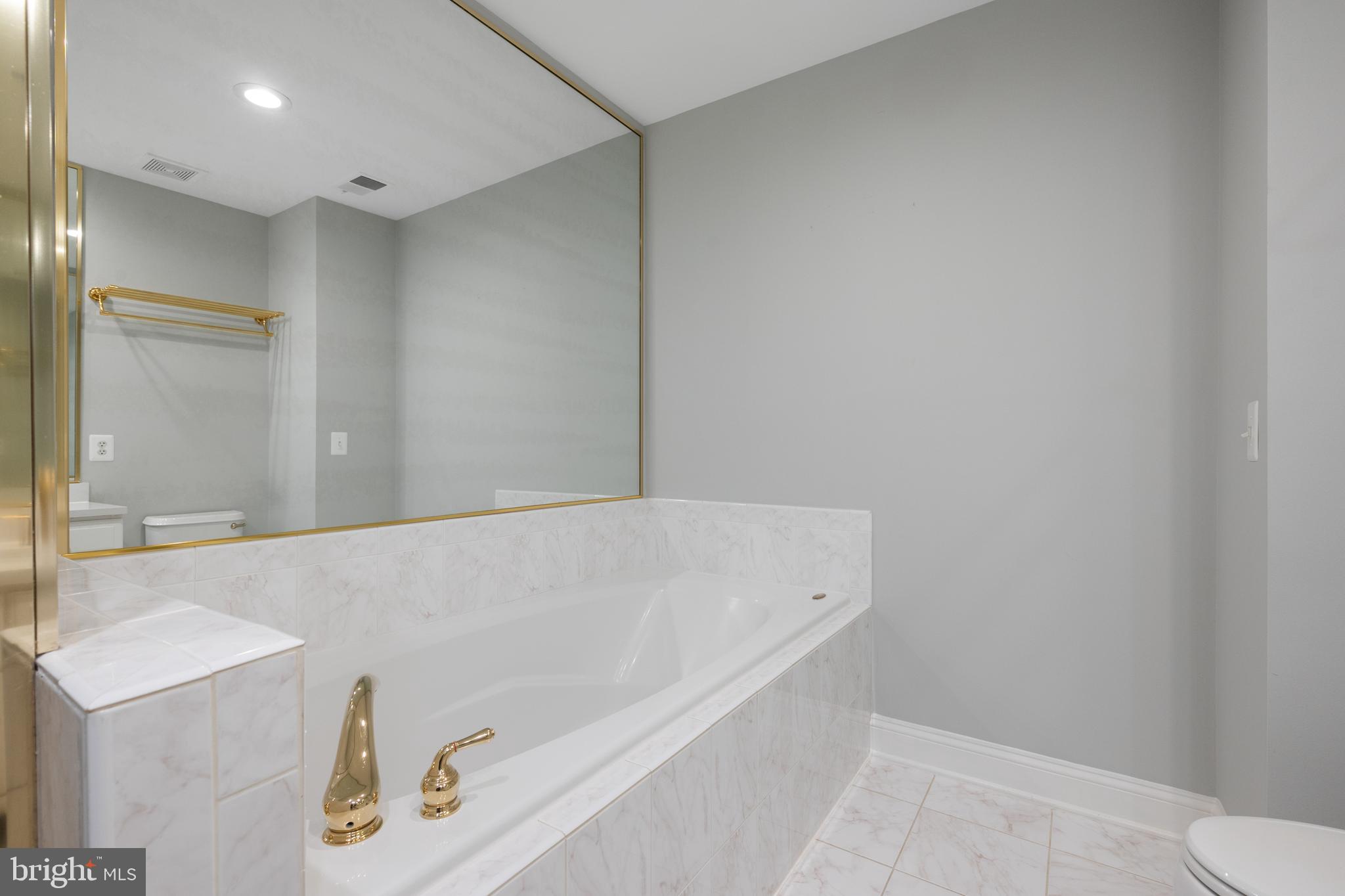 OLD TOWN VILLAGE - Residential Lease