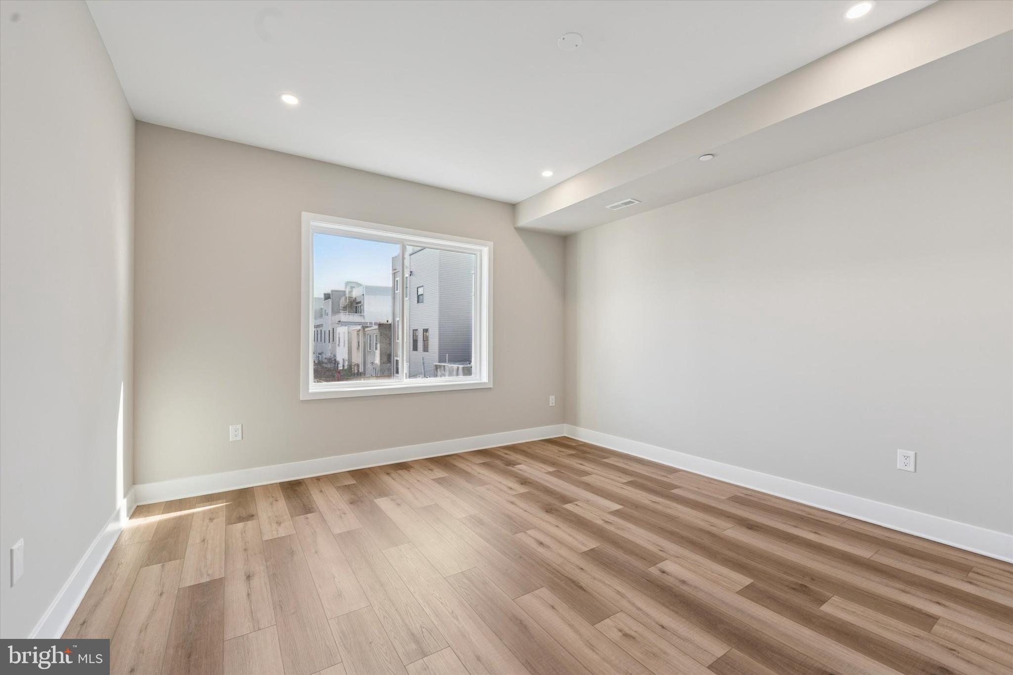 POINT BREEZE - Residential