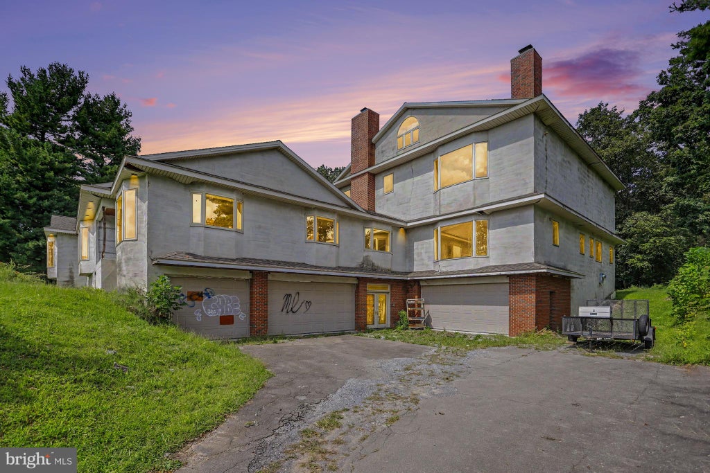 Photo of 327 Blossom Hill Drive, LANCASTER, PA 17601 (MLS # PALA2095350)