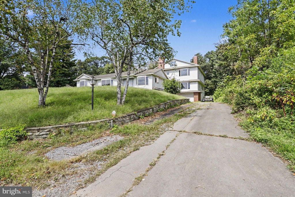 Photo of 327 Blossom Hill Drive, LANCASTER, PA 17601 (MLS # PALA2095350)