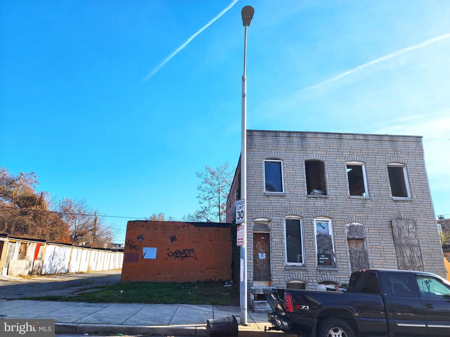 ONLINE AUCTION: Bidding begins 1/5 @ 10:00 AM. Bidding ends 1/9 @ 12:30 PM. List Price is Suggested Opening Bid. 2 Story Semi-Detached Townhouse located in the Carrollton Ridge area of Baltimore City. Residents can enjoy the nearby attractions such as Westside Shopping Center, Carroll Park, Carroll Park Golf Course, Grace Medical Center, Mount Clare Junction Shopping Center, & West Baltimore MARC Station. Easy Access to Major Traffic Artery Wilkens Ave. Property is Vacant. Deposit: $5,000.