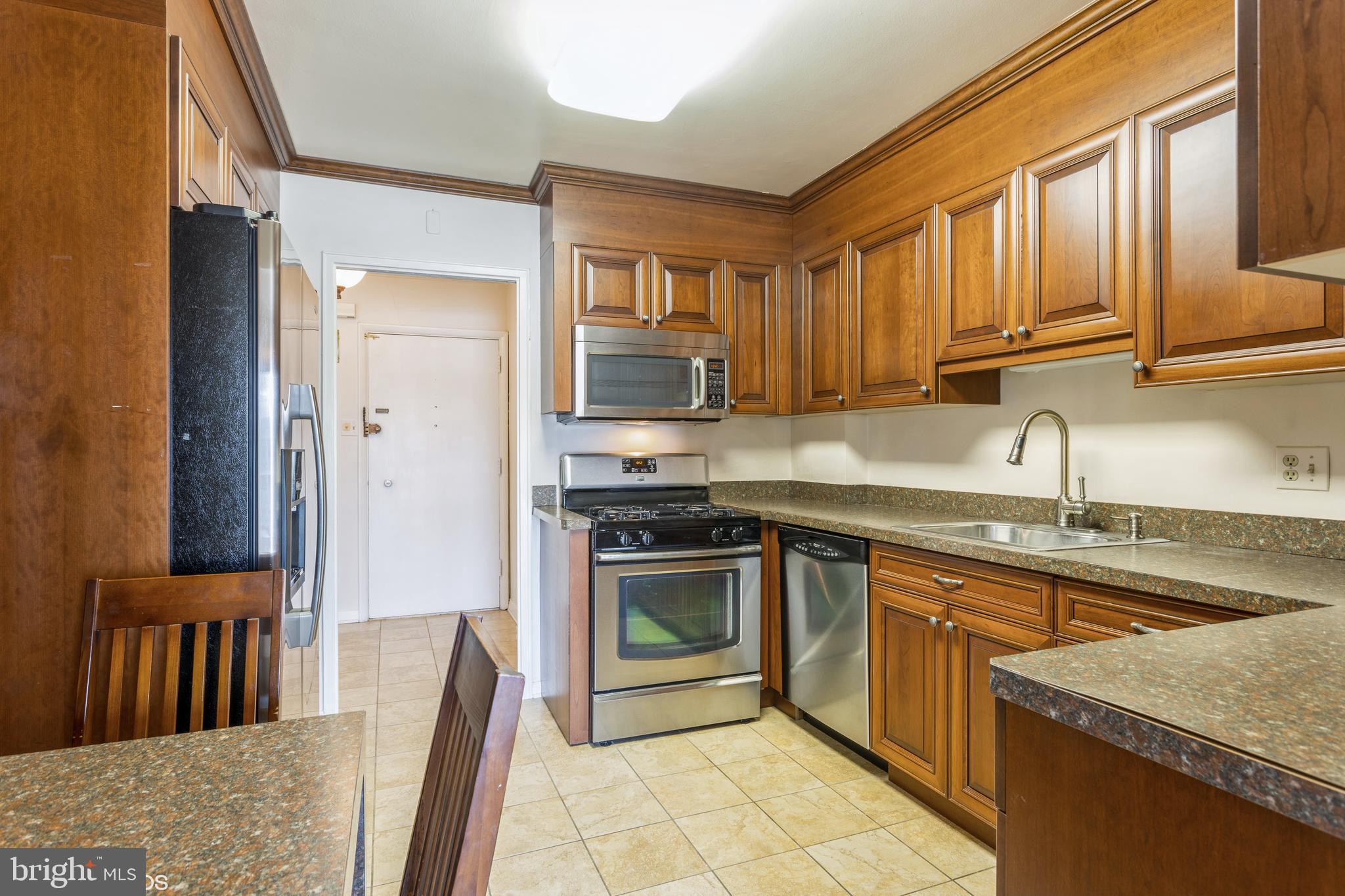 PARK TOWERS WEST - Residential