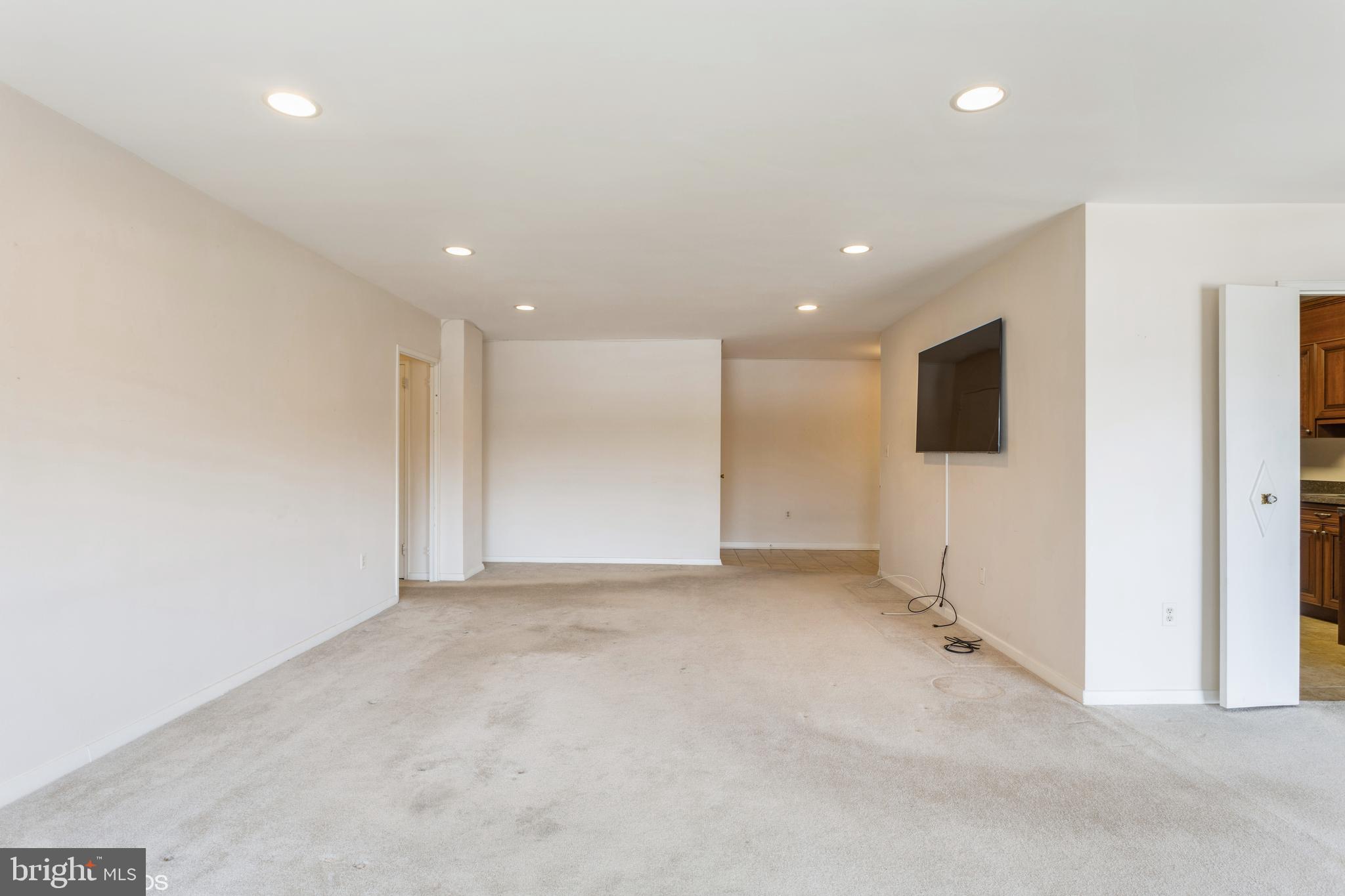 PARK TOWERS WEST - Residential