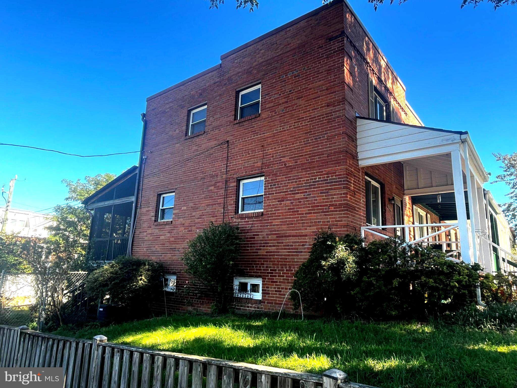 200 LYNHAVEN DRIVE