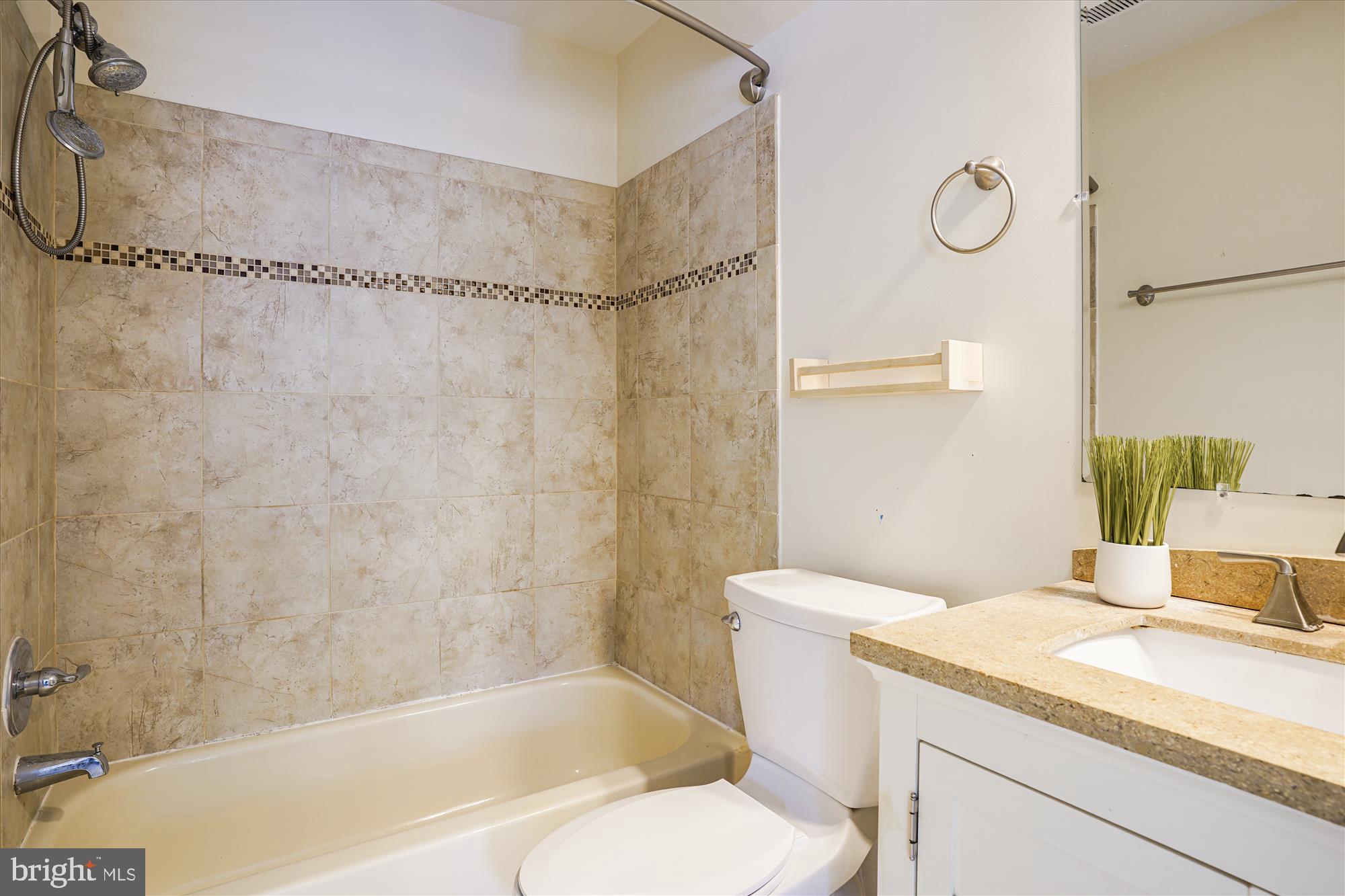 LANDSDOWNE - Residential Lease