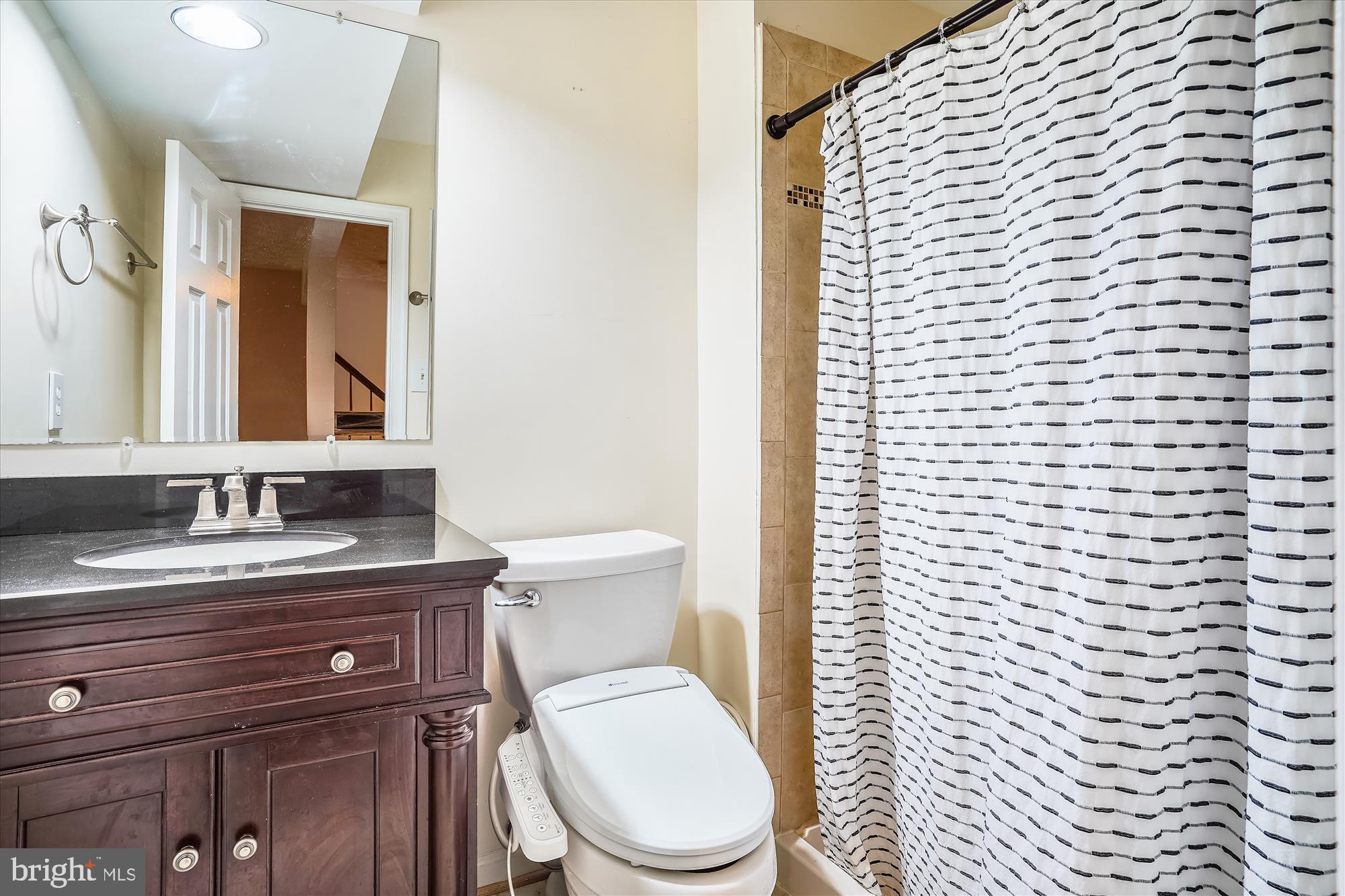 LANDSDOWNE - Residential Lease