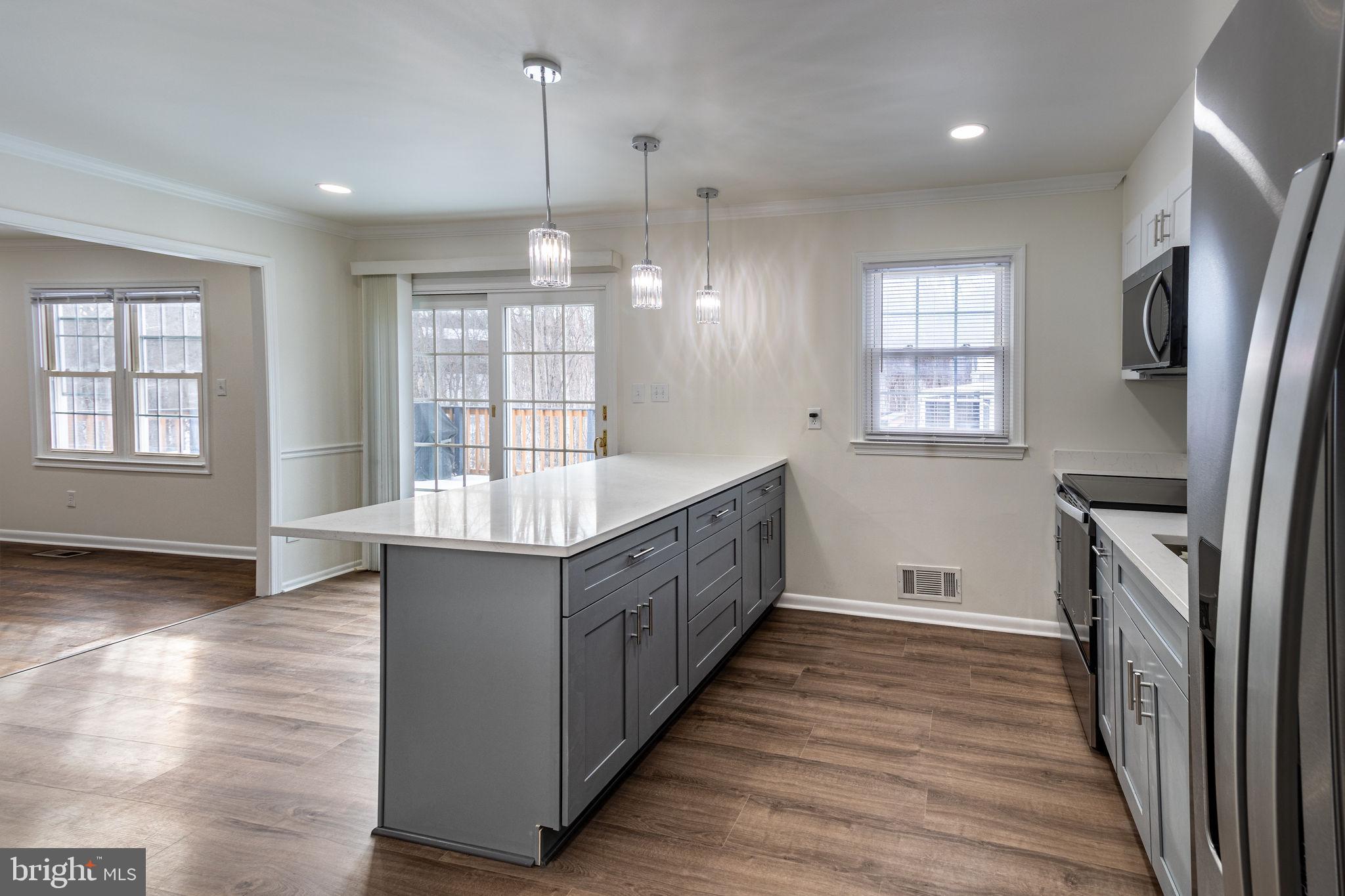 7885 GODOLPHIN DRIVE