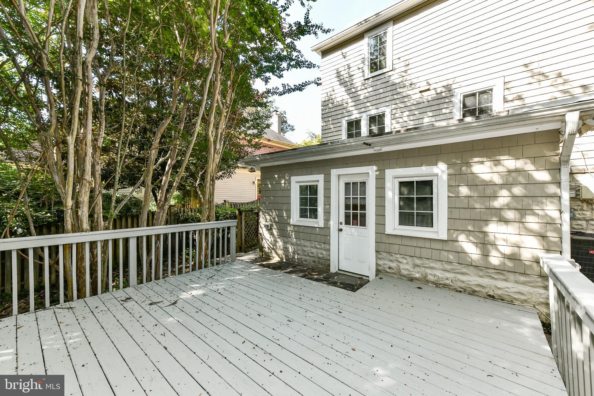 WAVERLY HILLS - Residential Lease