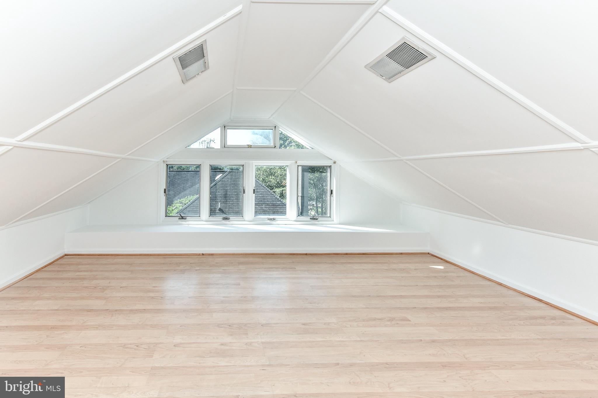 WAVERLY HILLS - Residential Lease