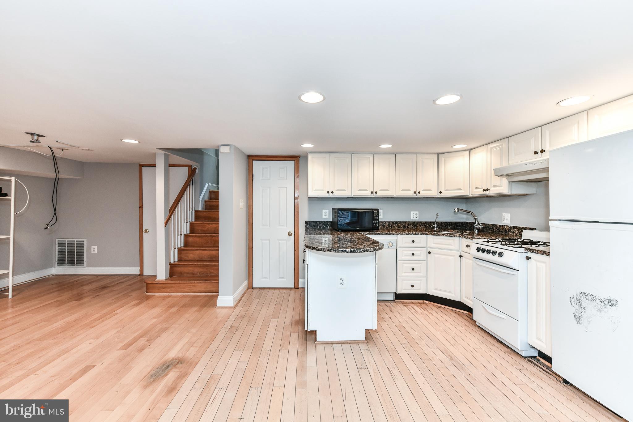 WAVERLY HILLS - Residential Lease