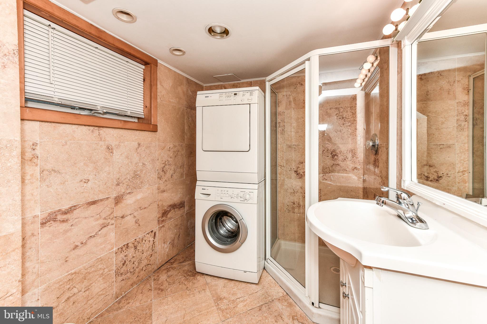 WAVERLY HILLS - Residential Lease