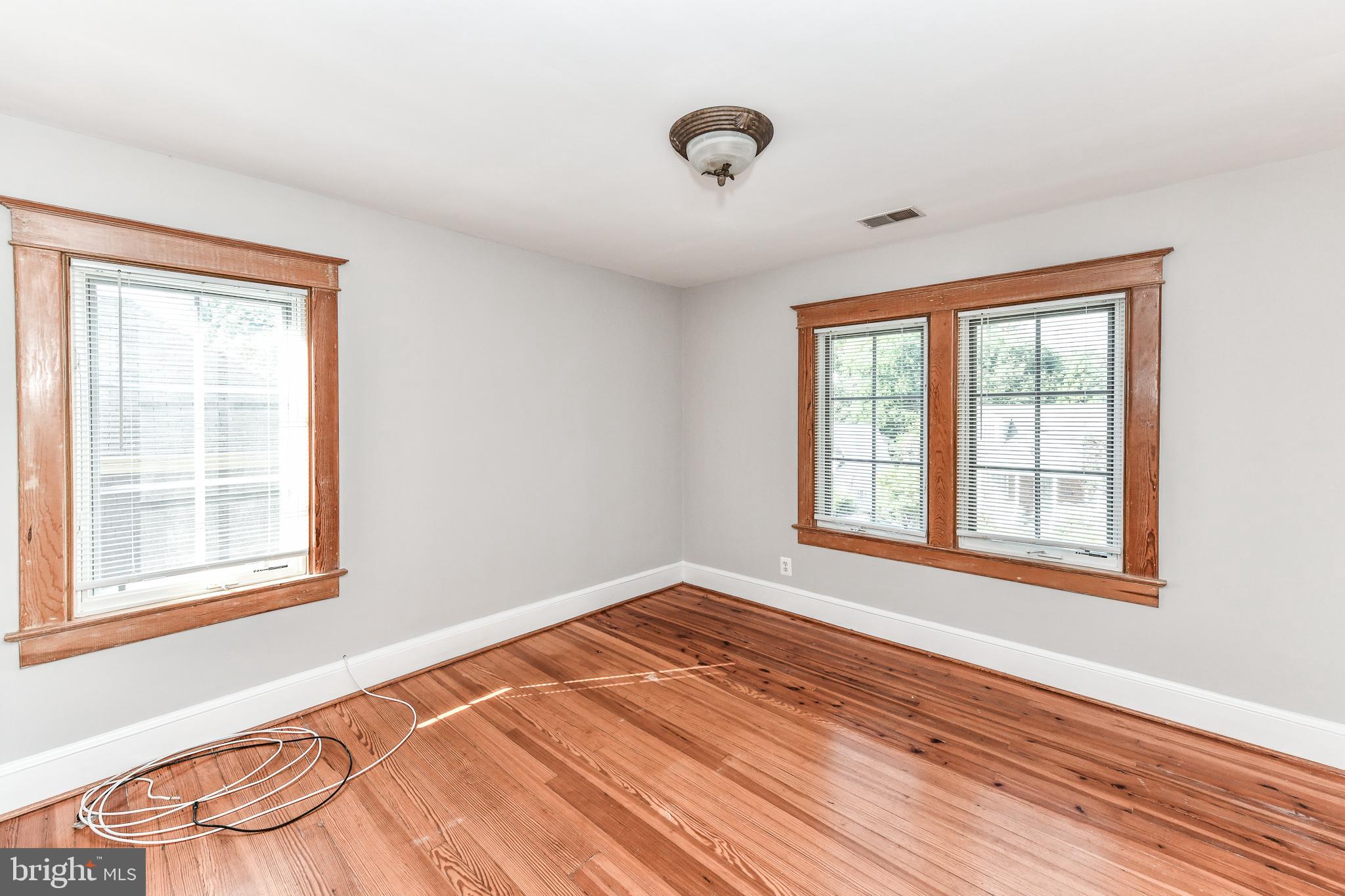 WAVERLY HILLS - Residential Lease