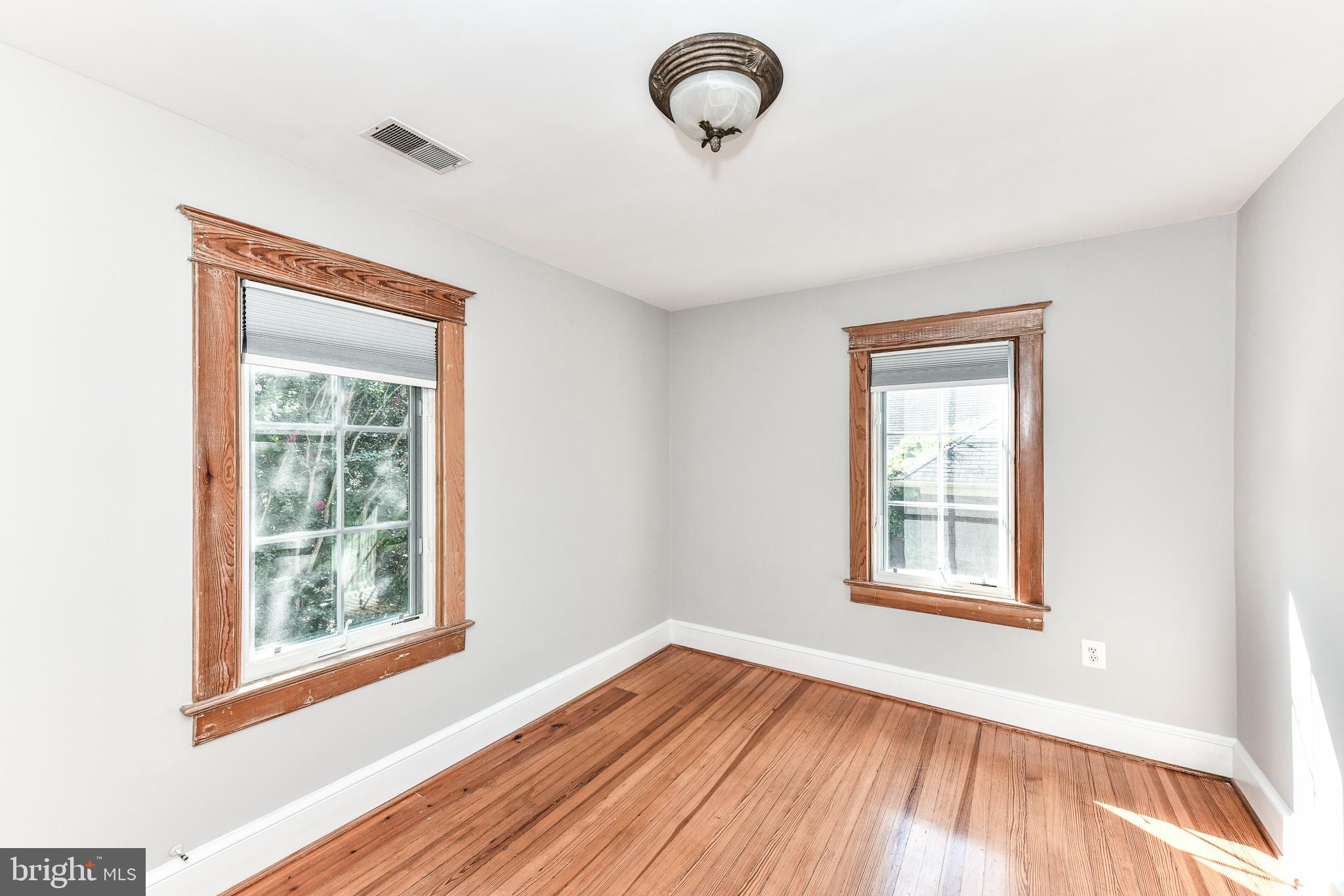 WAVERLY HILLS - Residential Lease