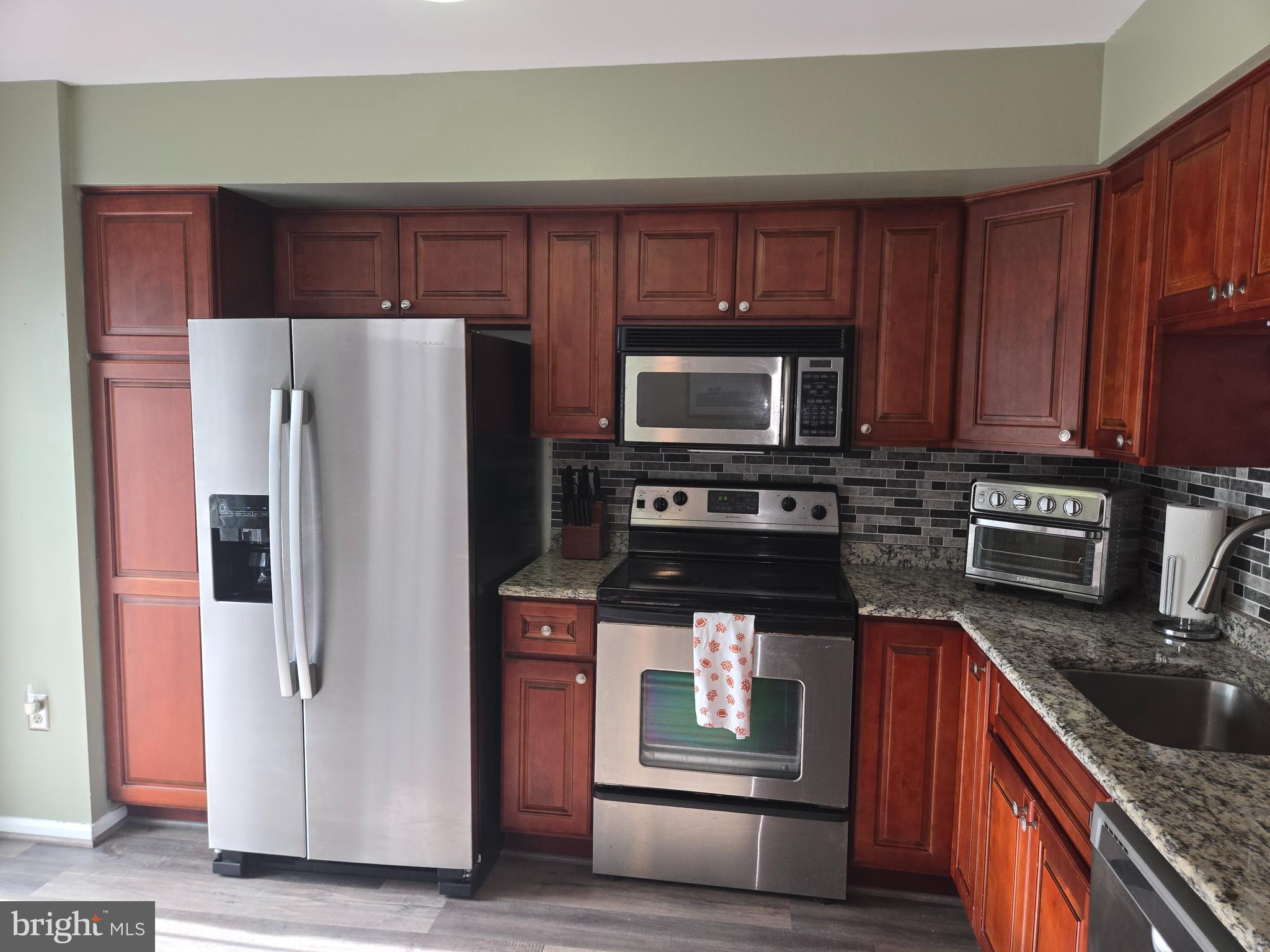 9113 RIDGEFIELD LANE