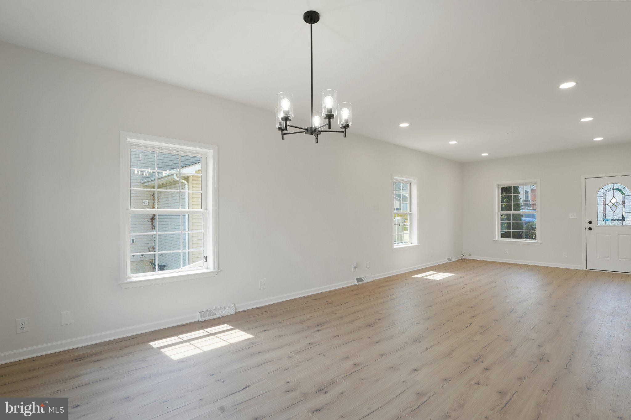 1992 RETTA GILLIAM COURT SE