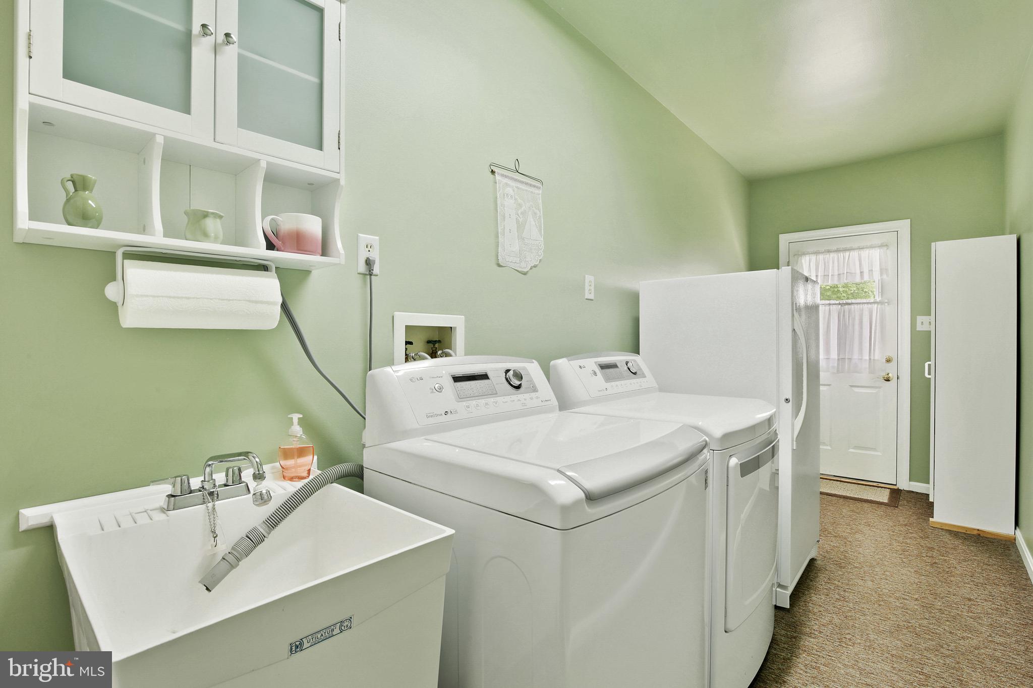 WHITE HALL - Residential