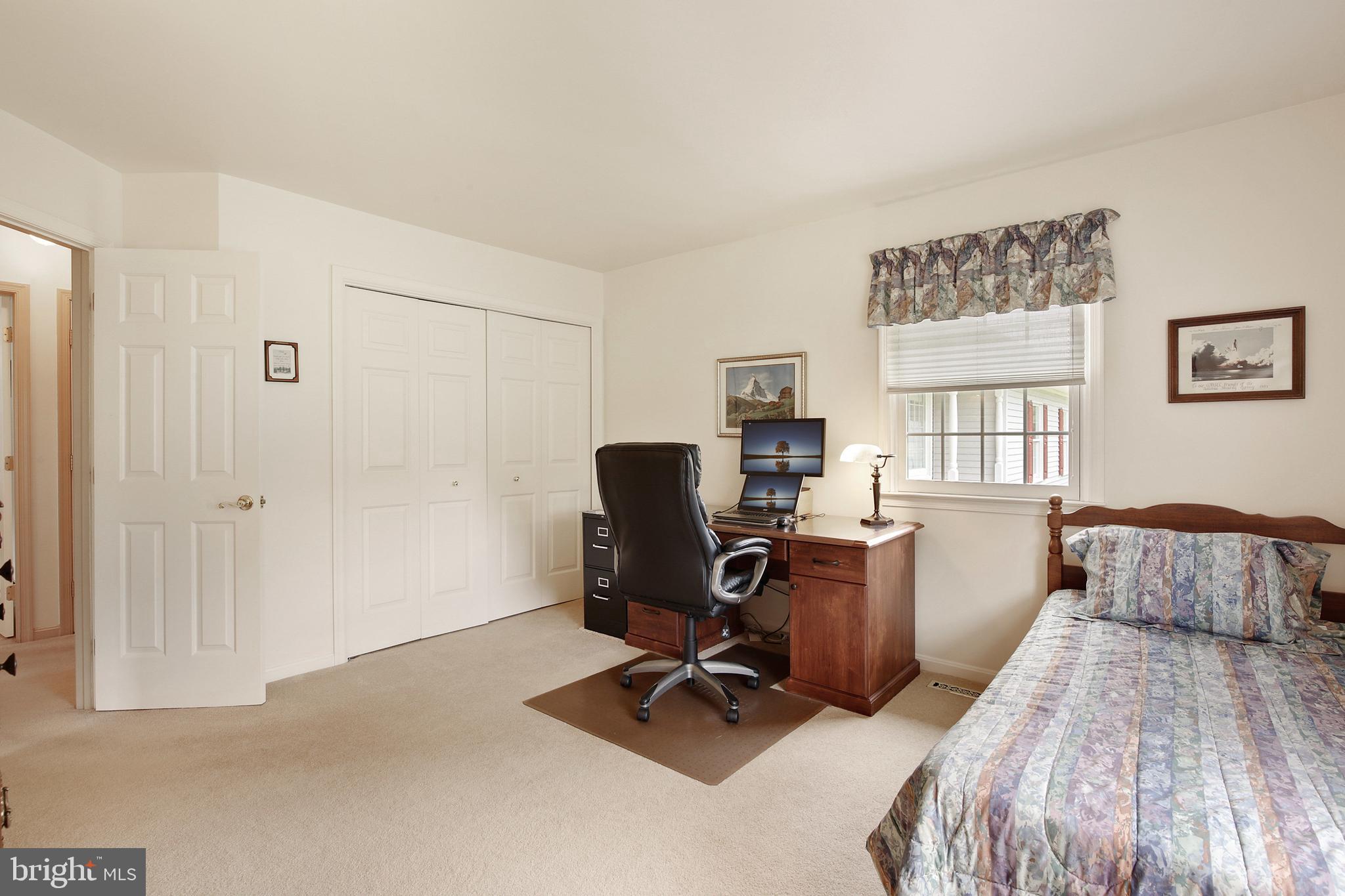 WHITE HALL - Residential